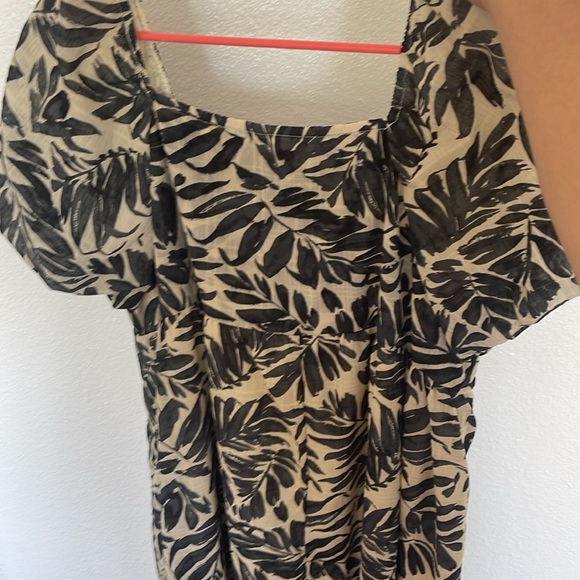 Fall short sleeve lined dress perfect for summer to fall transition - Picture 7 of 8